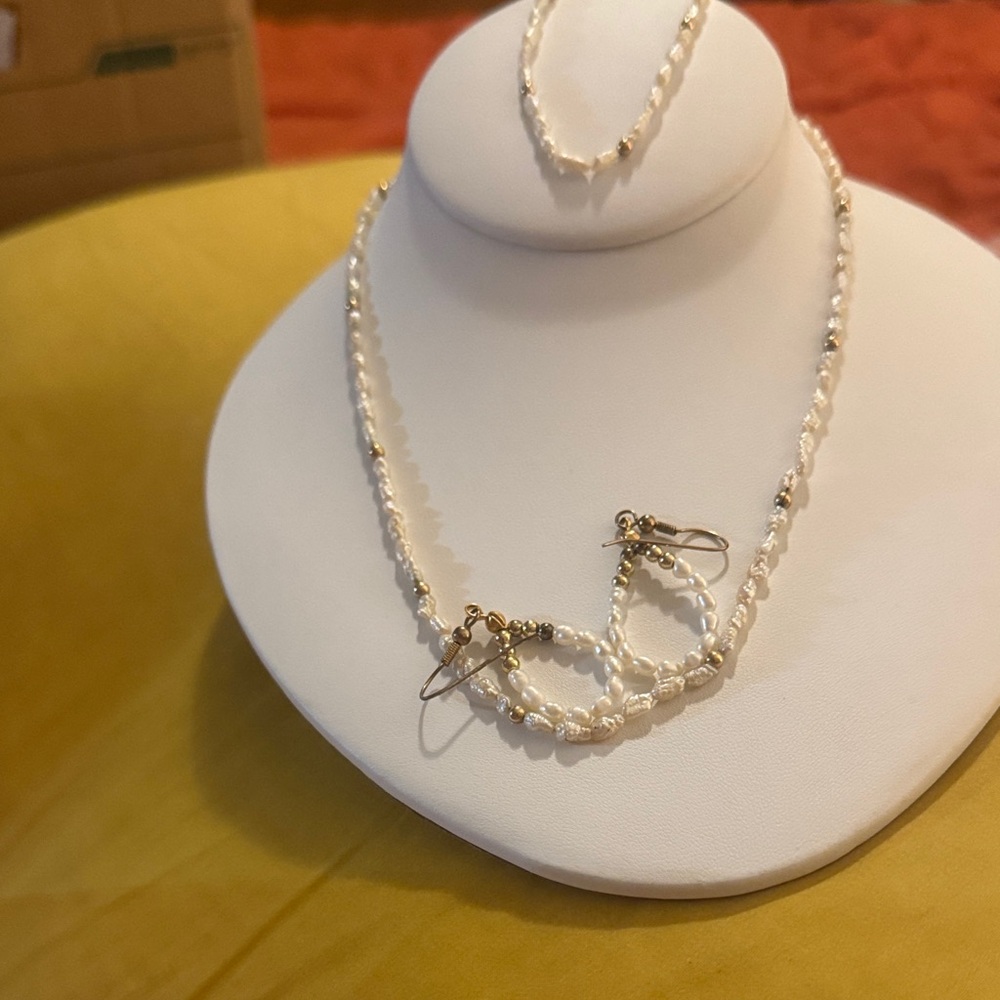 Elegant Rice-Grain Freshwater Pearl Beaded Parure- White